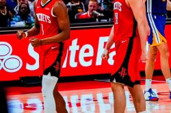 开云下载-包含火箭队在本场比赛中势不可挡，大胜对手的词条