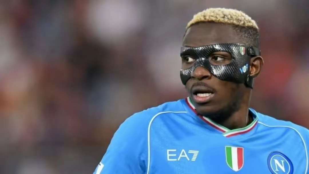 关于那不勒斯球员争议比赛裁判,遭到球迷批评的信息 关于那不勒斯球员争议比赛裁判,遭到球迷批评的信息