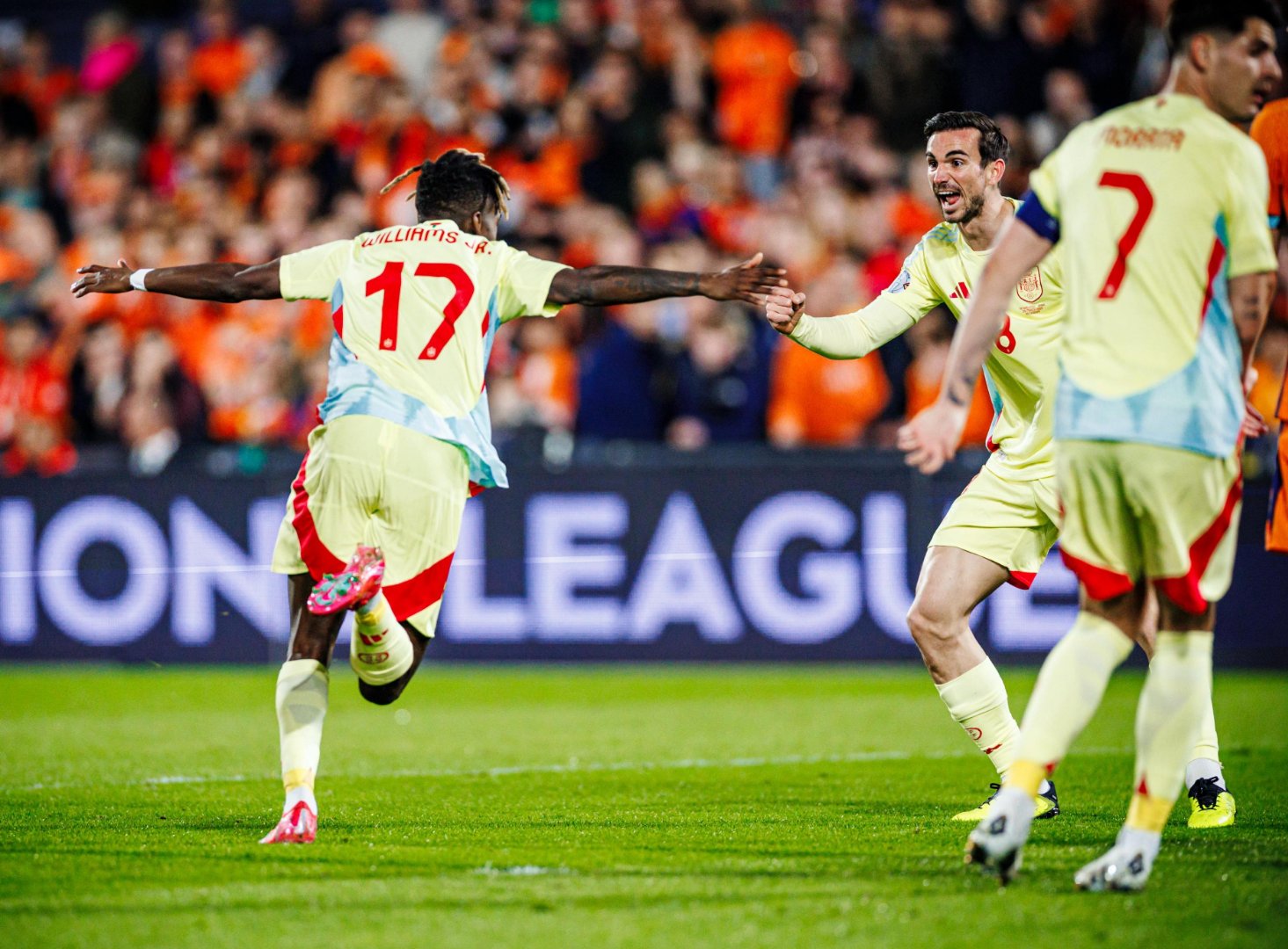 荷兰队连续两场失利，深陷出线危机的简单介绍