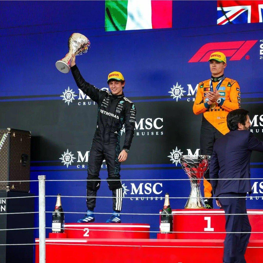 加拿大运动员刷新世界纪录,登上领奖台 加拿大运动员刷新世界纪录,登上领奖台