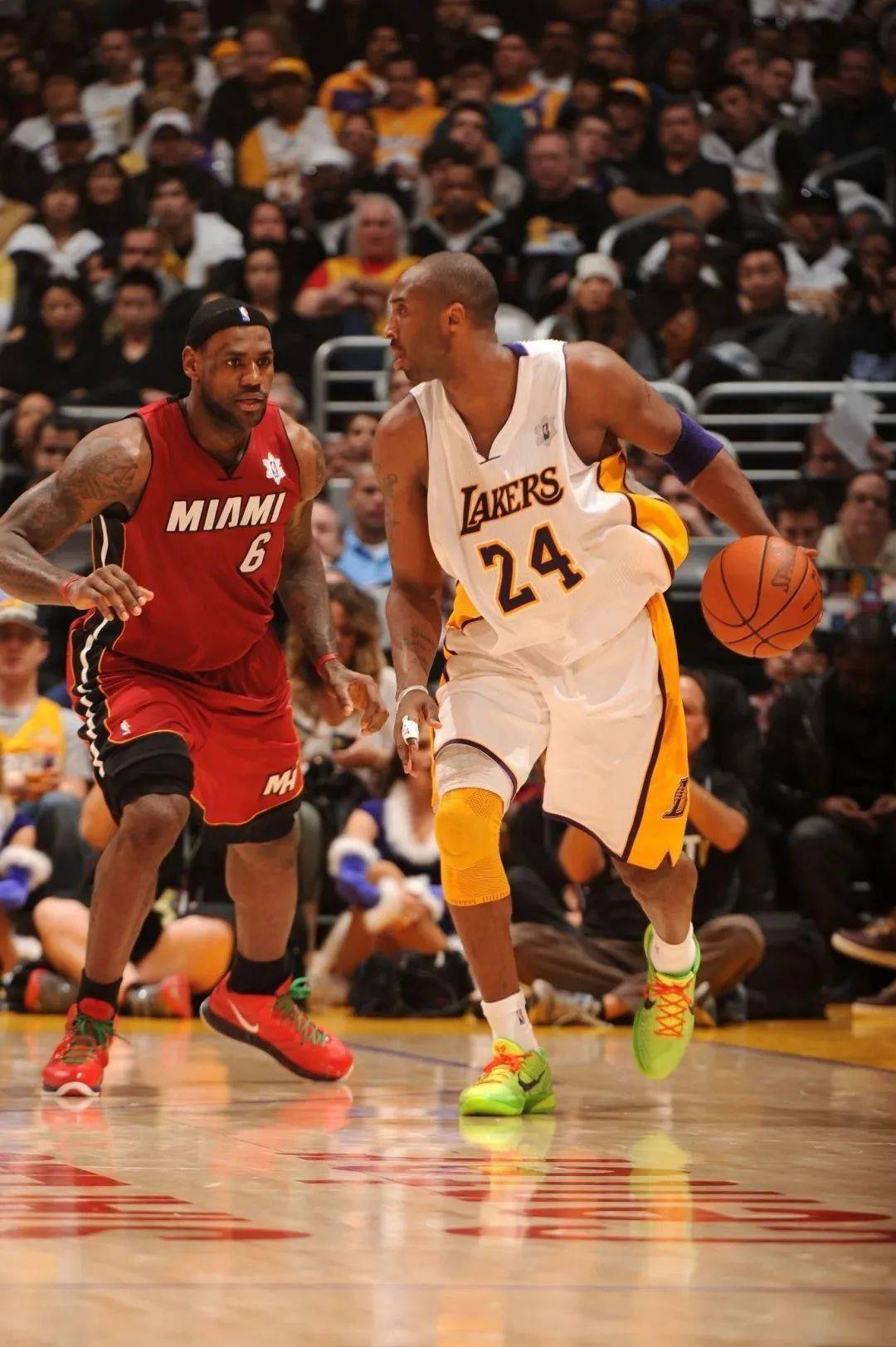 体育比赛的结果令人惊讶，红绿队获得胜利