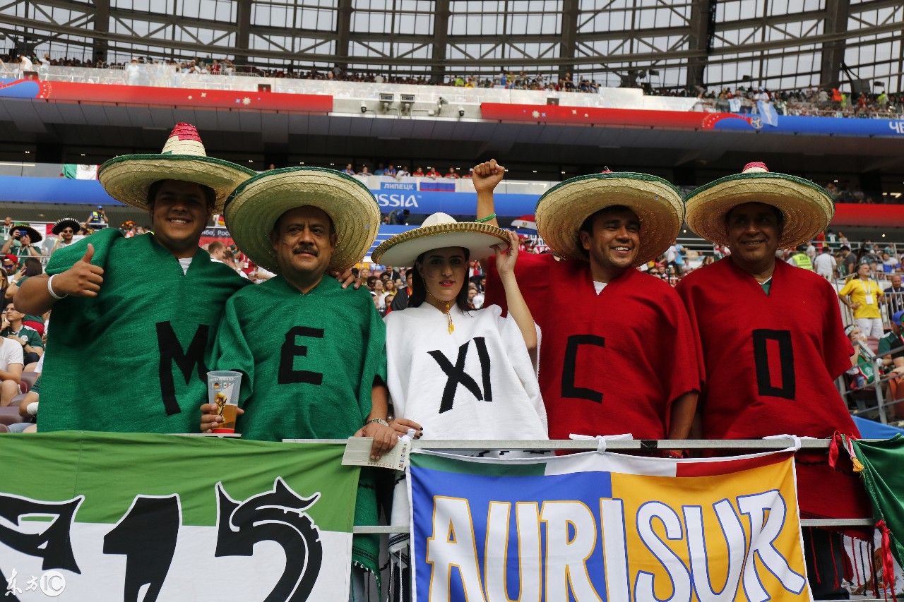 包含美国队战俄罗斯队，西会卡姆鲁克斯表现出色帮助球队获胜的词条