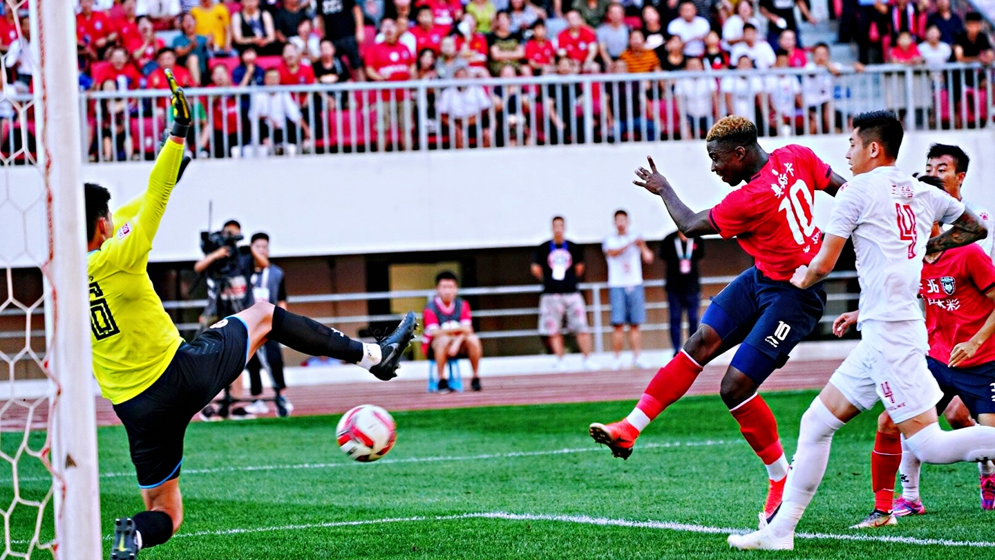 青岛黄海客场大胜重庆斯威，连胜