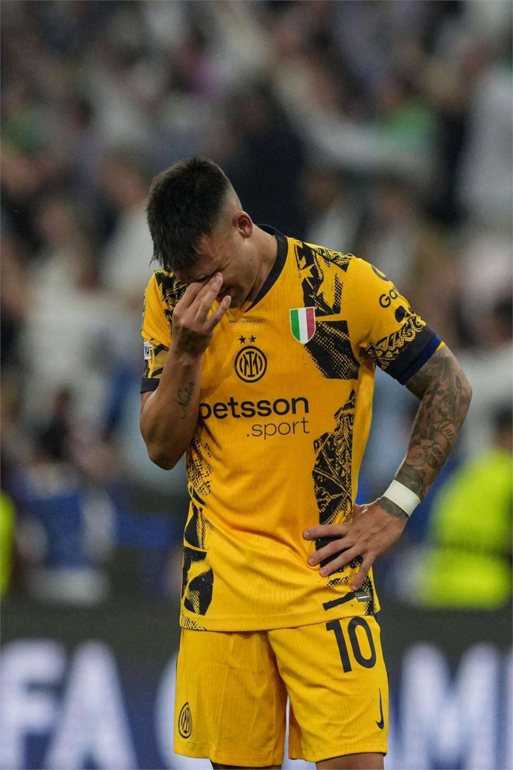 包含皇马横扫马德里竞技，穆勒状态火热的词条