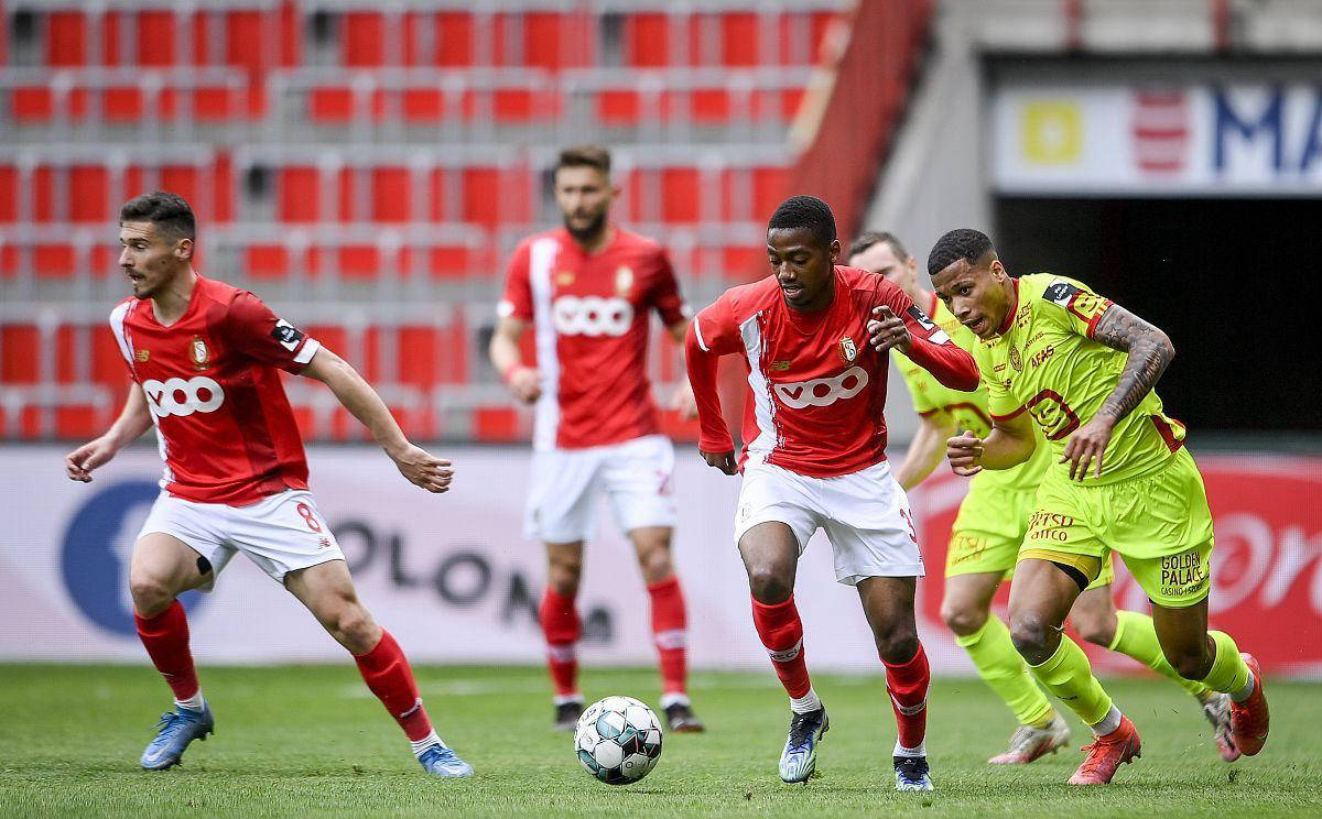 包含皇马横扫马德里竞技，穆勒状态火热的词条