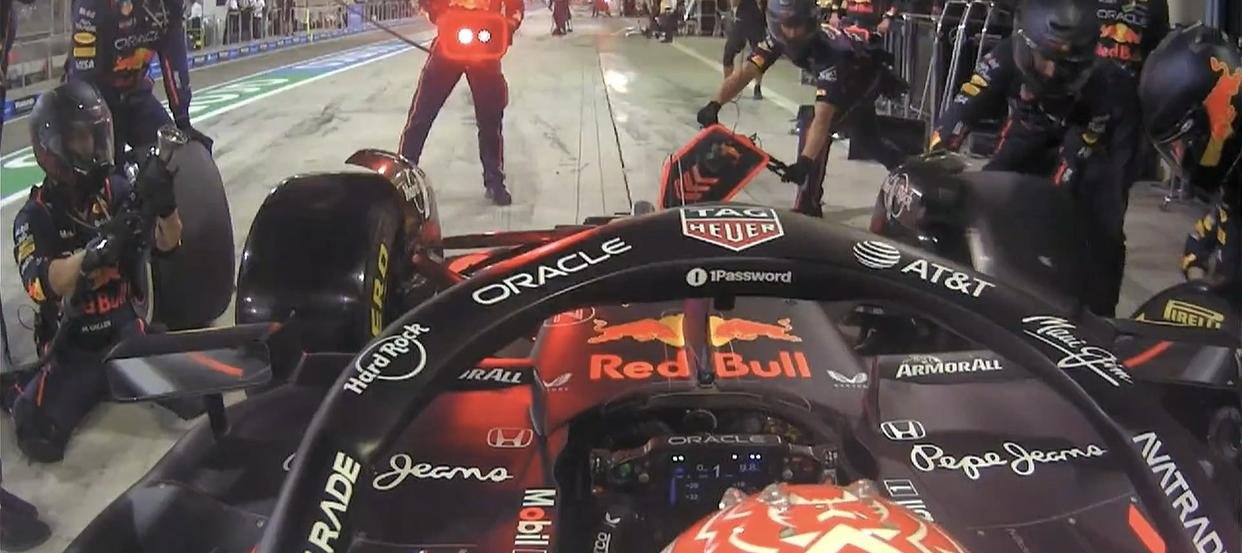 包含雷诺车队碾压红牛车队，维斯塔潘点燃赛场的词条