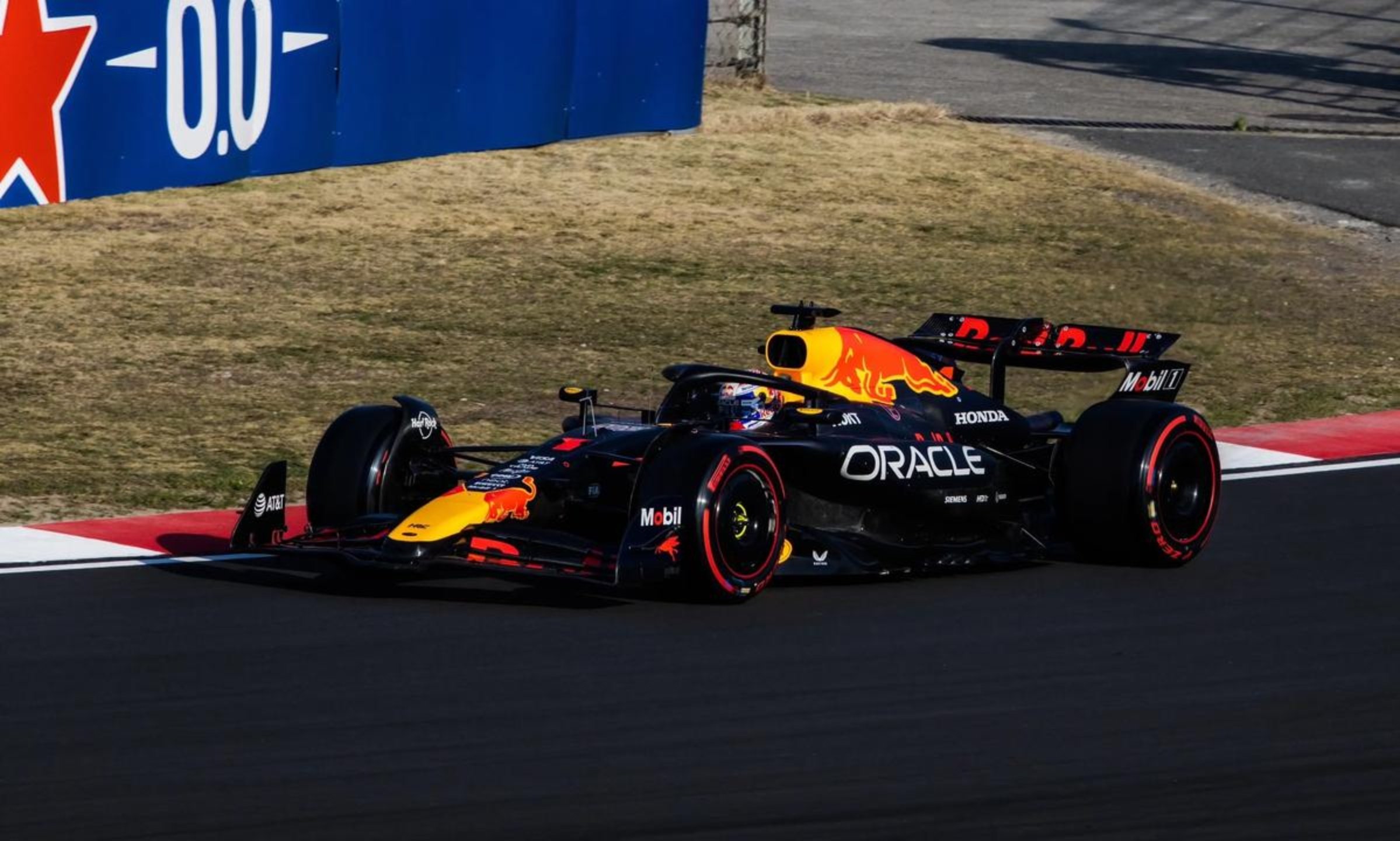 包含雷诺车队碾压红牛车队，维斯塔潘点燃赛场的词条