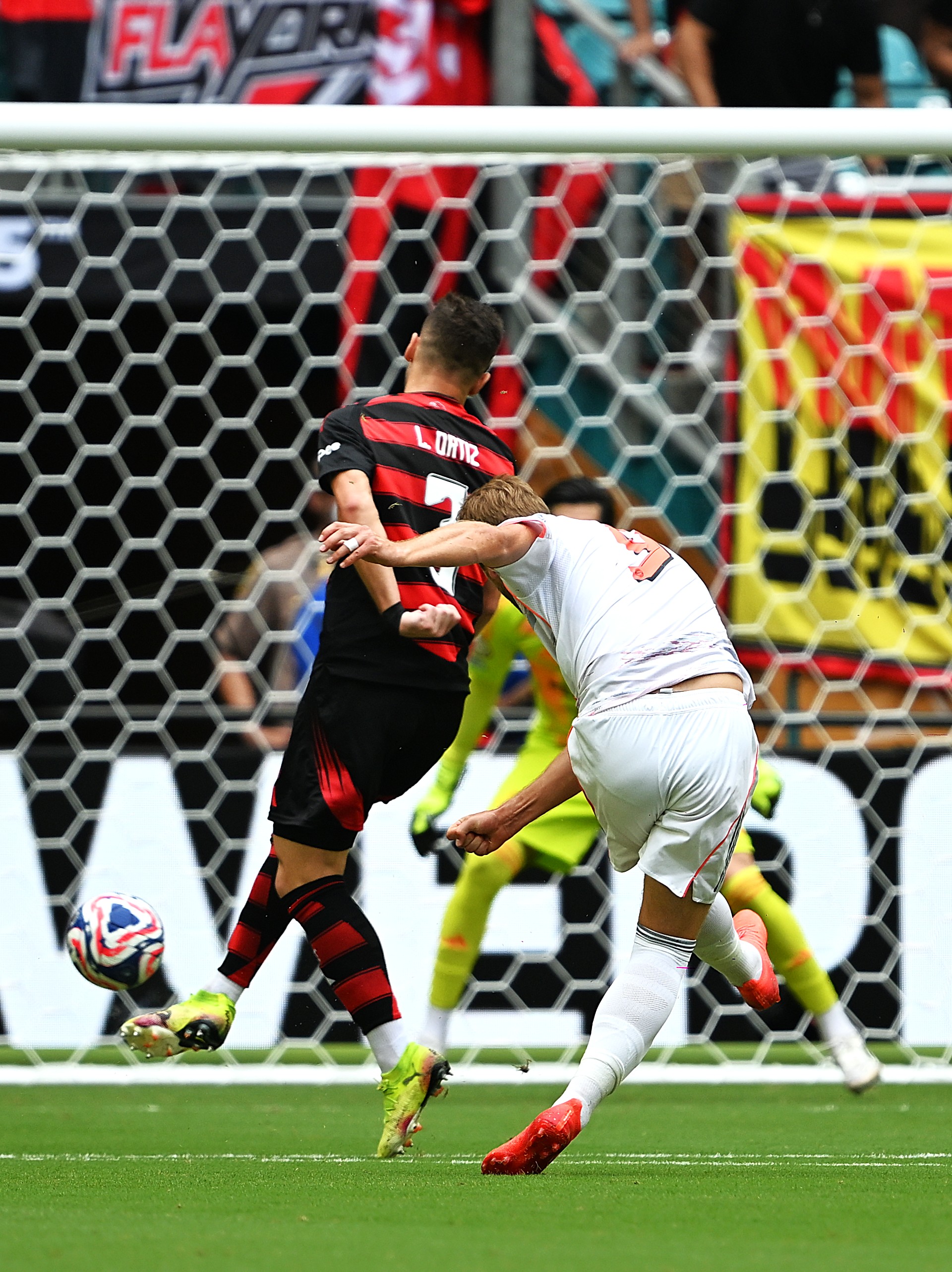 包含拜仁慕尼黑主场胜利，小组赛告捷的词条