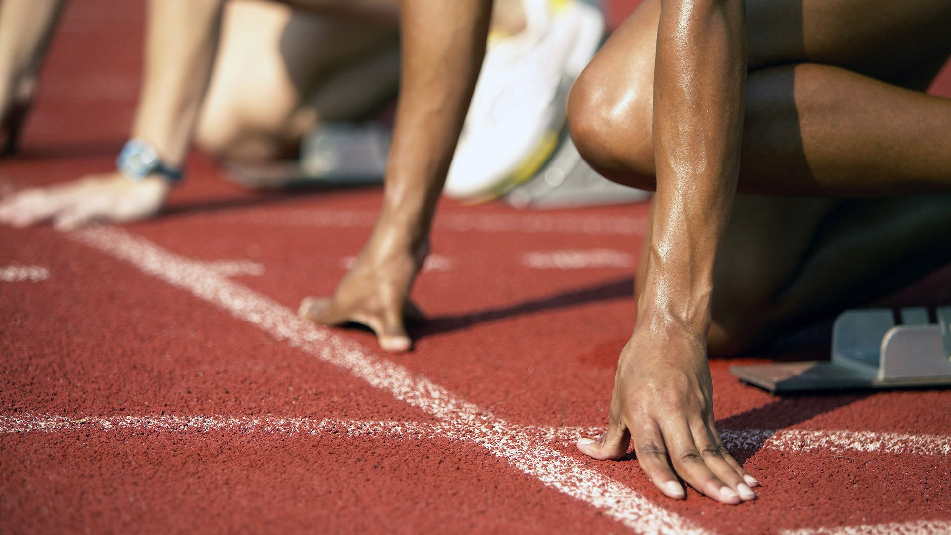 当足球与F1的狂想交汇，拜仁掀翻美国，卡马文加如何接管年度争冠？